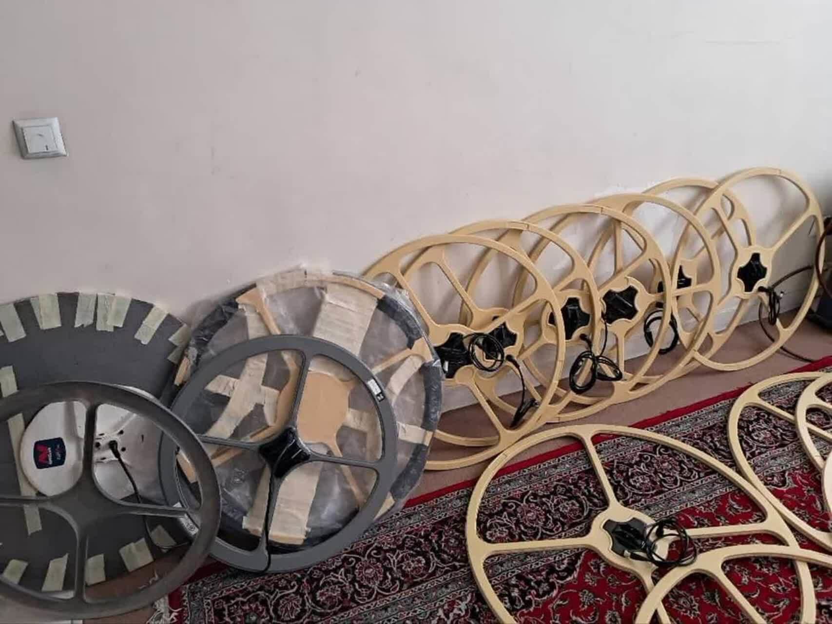 کشف کارگاه تولید فلزیاب و اشیای تاریخی در بانه