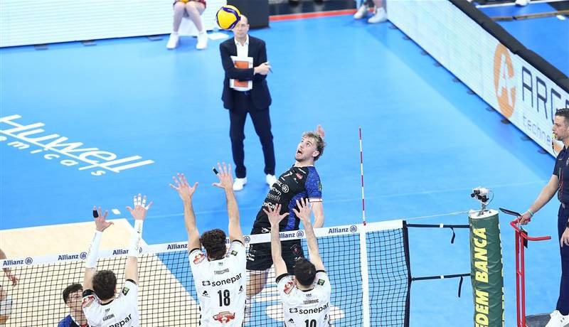 شاگردان پیاتزا پیروز شدند