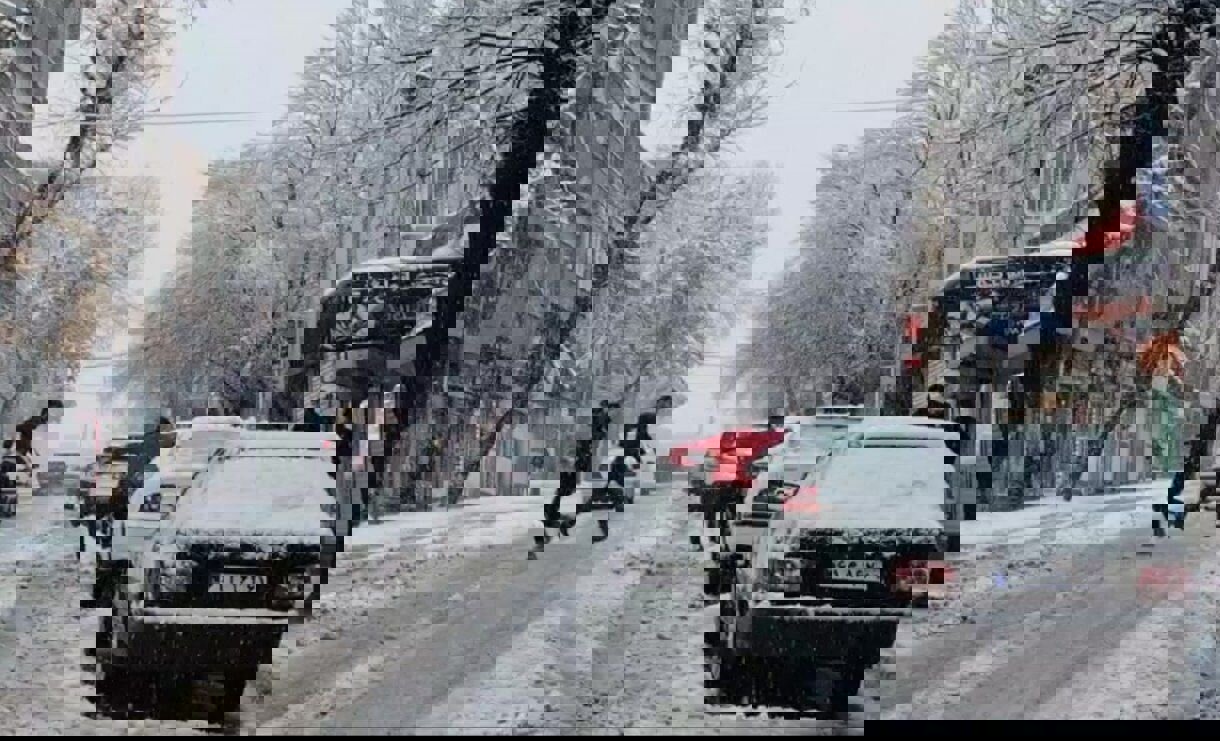 ابراز شادمانی جوانان سقزی از بارش برف