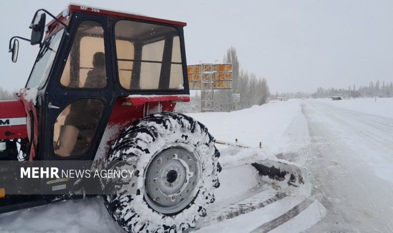 بازگشایی محور گردنه قلاجه در مسیر شهرستان گیلان غرب