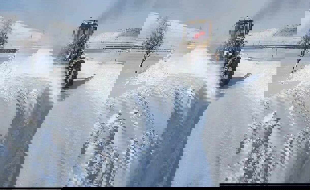 برفروبی محدوده زرینه اوباتو و محور دیواندره- سقز توسط راهداران