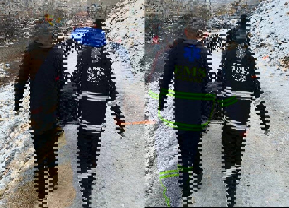 نجات مصدوم حادثه سقوط در ارتفاعات آبیدر با تلاش اورژانس کردستان