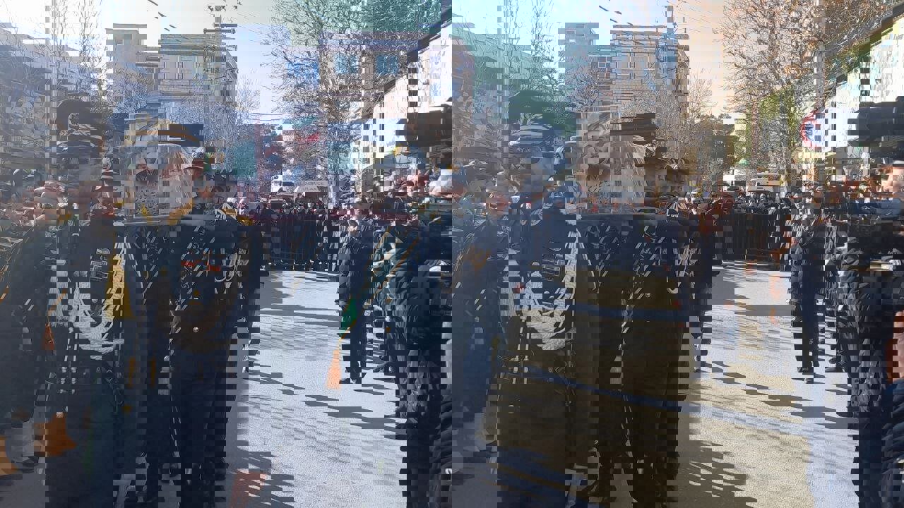 پیکر شهید بسیجی «علی عزیزی» در هرسین تشییع شد +تصاویر