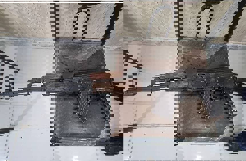 کشف ۱۱ قبضه سلاح و تعدادی فشنگ توسط مرزبانی پاوه