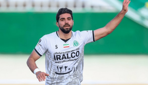 مهاجم جنجالی به بازی مس و ذوب‌آهن نرسید