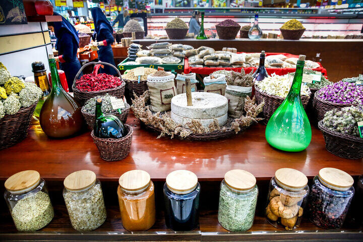 ورود عطاری‌ها به حوزه داروهای غیرمجاز و توزیع مواد مخدر/ پلمب عطاری‌های متخلف در کردستان