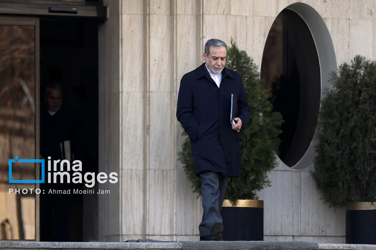 سفیر پیشین ایران در فرانسه: قبل از رسیدن به مرحله اقدام نظامی، فرصت گفت‌وگو بر سر موضوع هسته‌ای را فراهم کنیم