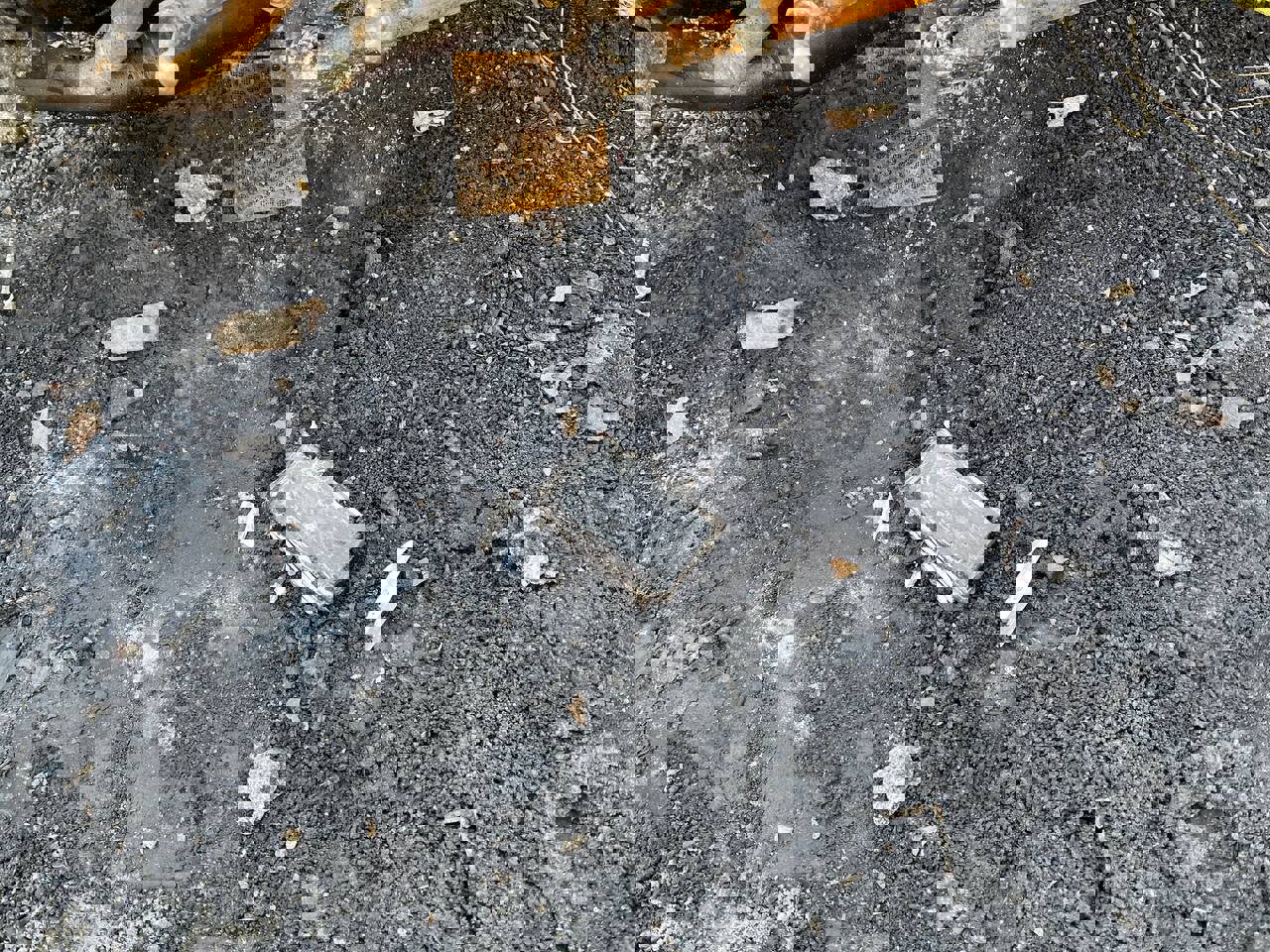 زخمِ آتش بر پیشانیِ محراب؛ روایتی از شبِ تلخِ شهرک امام