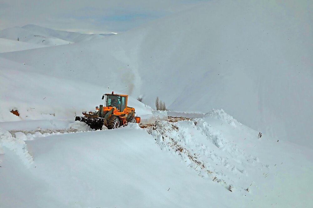 سامانه بارشی راه ۱۴۹ روستای کردستان را مسدود کرد