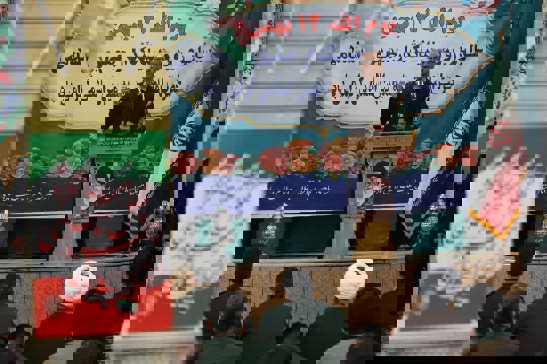 انقلاب اسلامی مردم را به محور تصمیم‌سازی کشور تبدیل کرد