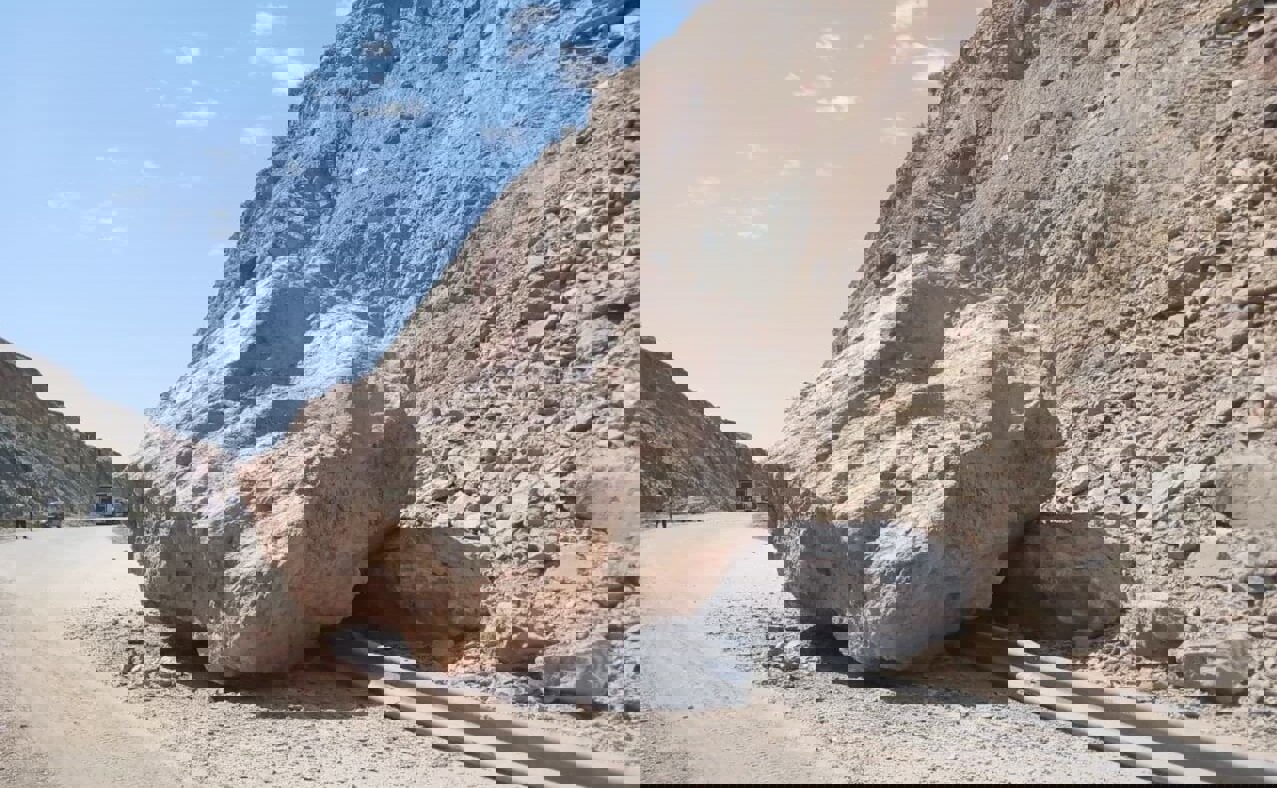 رفع فوری انسداد محور سه‌راهی شهدا به نوسود پس از ریزش سنگ عظیم