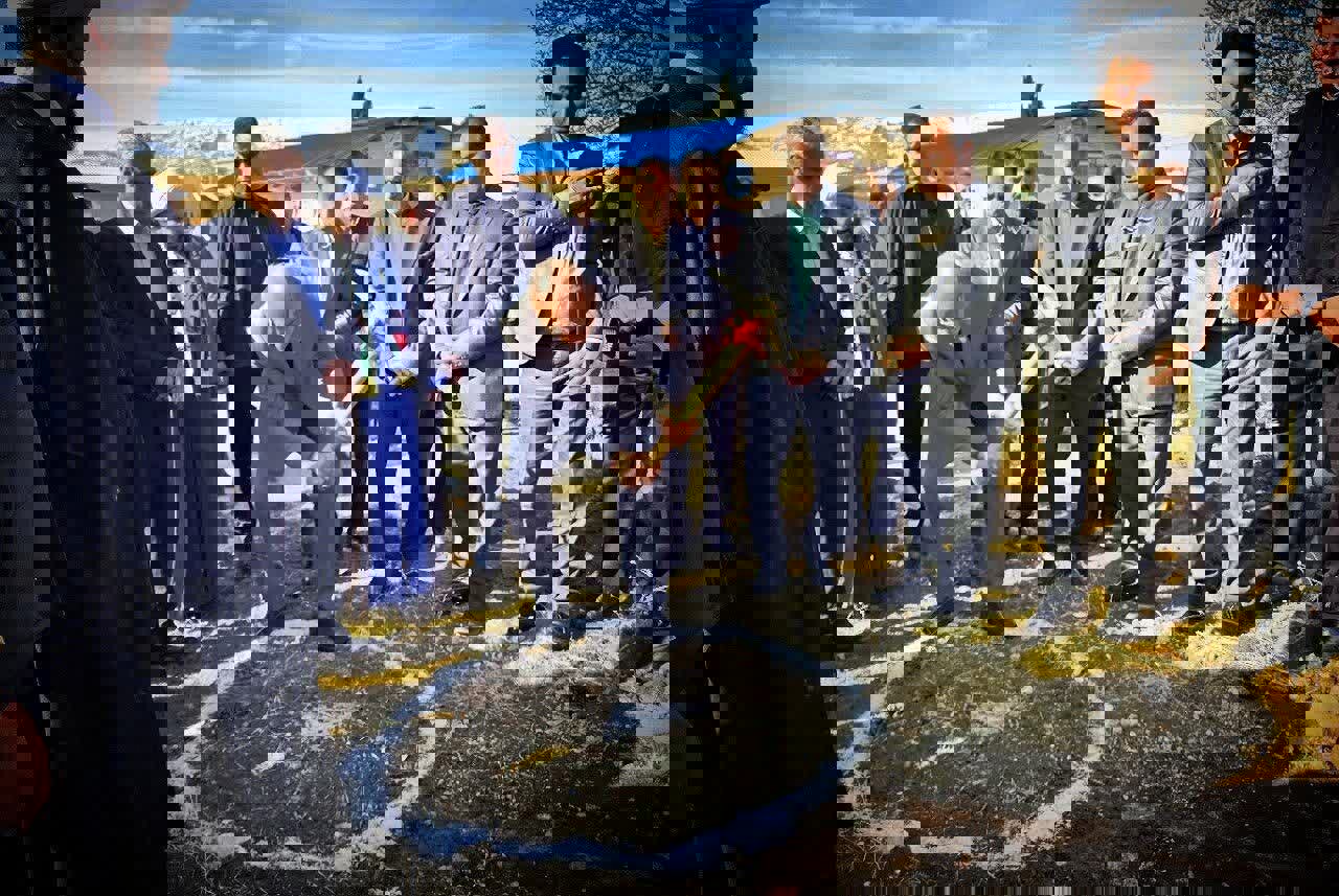 مدرسه ۱۲ کلاسه شهید کاظمی دالاهو کلنگ‌زنی شد