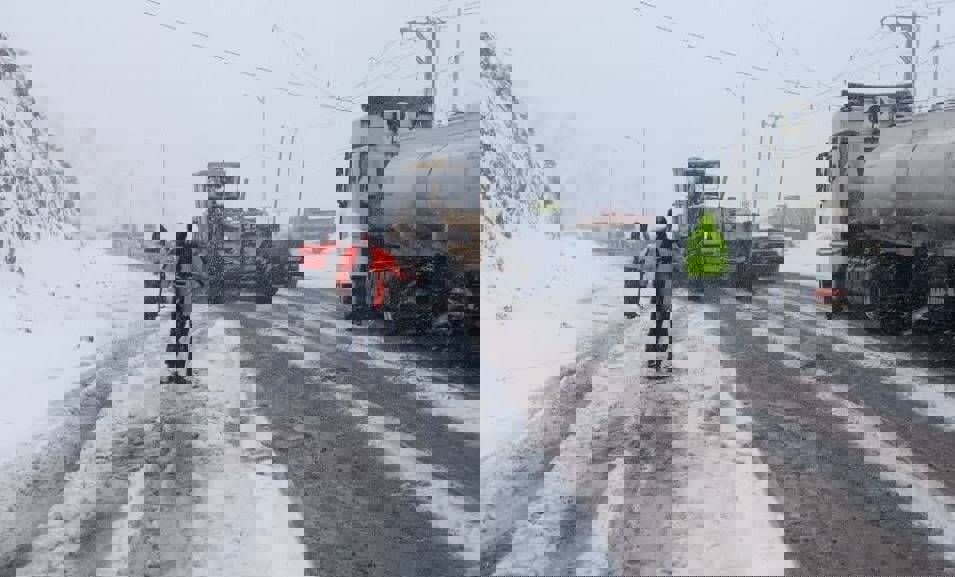 معاون راهداری کردستان: خطر وقوع بهمن در گردنه ژالانه وجود دارد