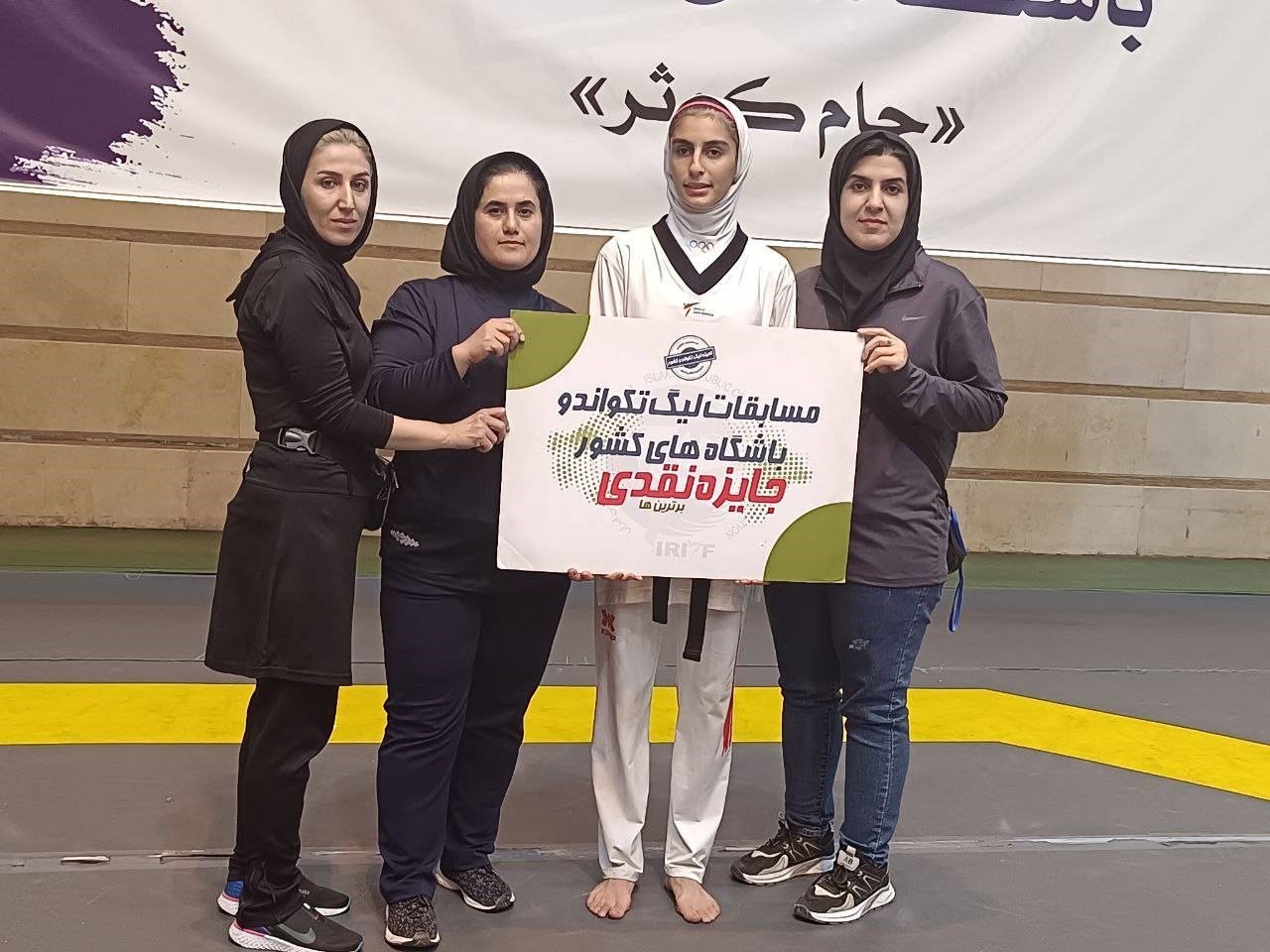 سرپرست تیم دختران کردستان در جمع برترین‌های تکواندوی جام کوثر