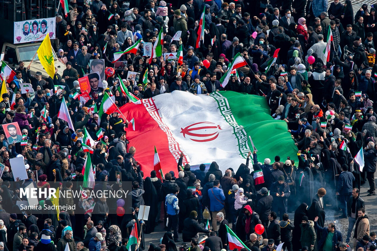 راهپیمایی ۲۲ بهمن نماد عبادت اجتماعی و تجلی حضور آگاهانه امت
