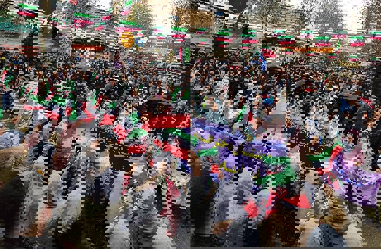 حضور باشکوه مریوانی‌های مرزدار در یوم‌الله ۲۲ بهمن