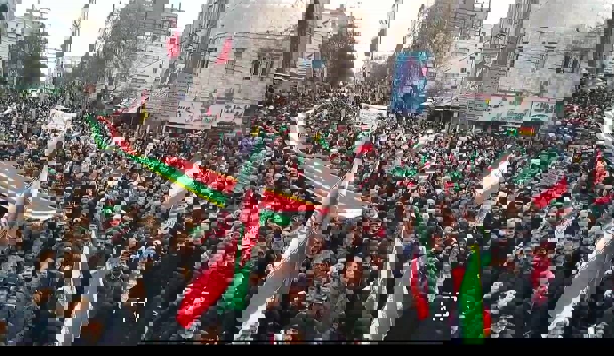 راهپیمایی باشکوه ۲۲ بهمن در قروه