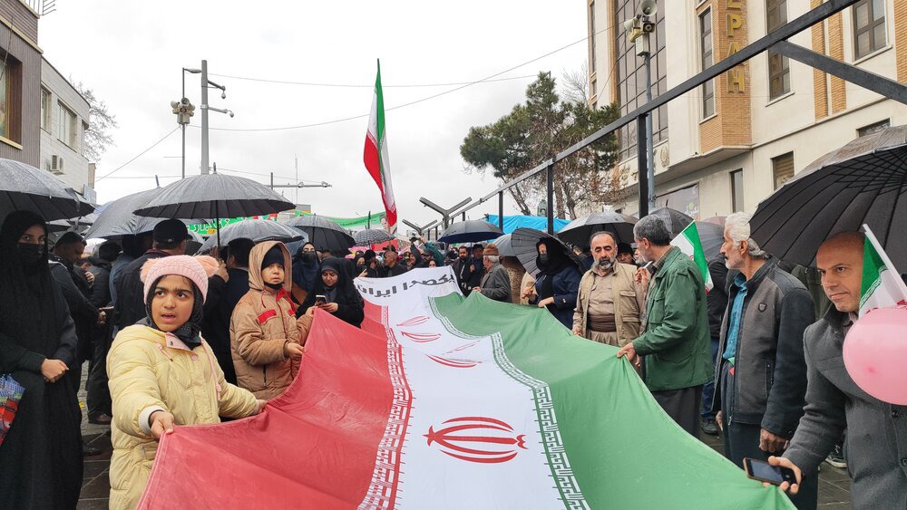 نمایش وحدت و همدلی مردم کردستان در یوم‌الله ۲۲ بهمن