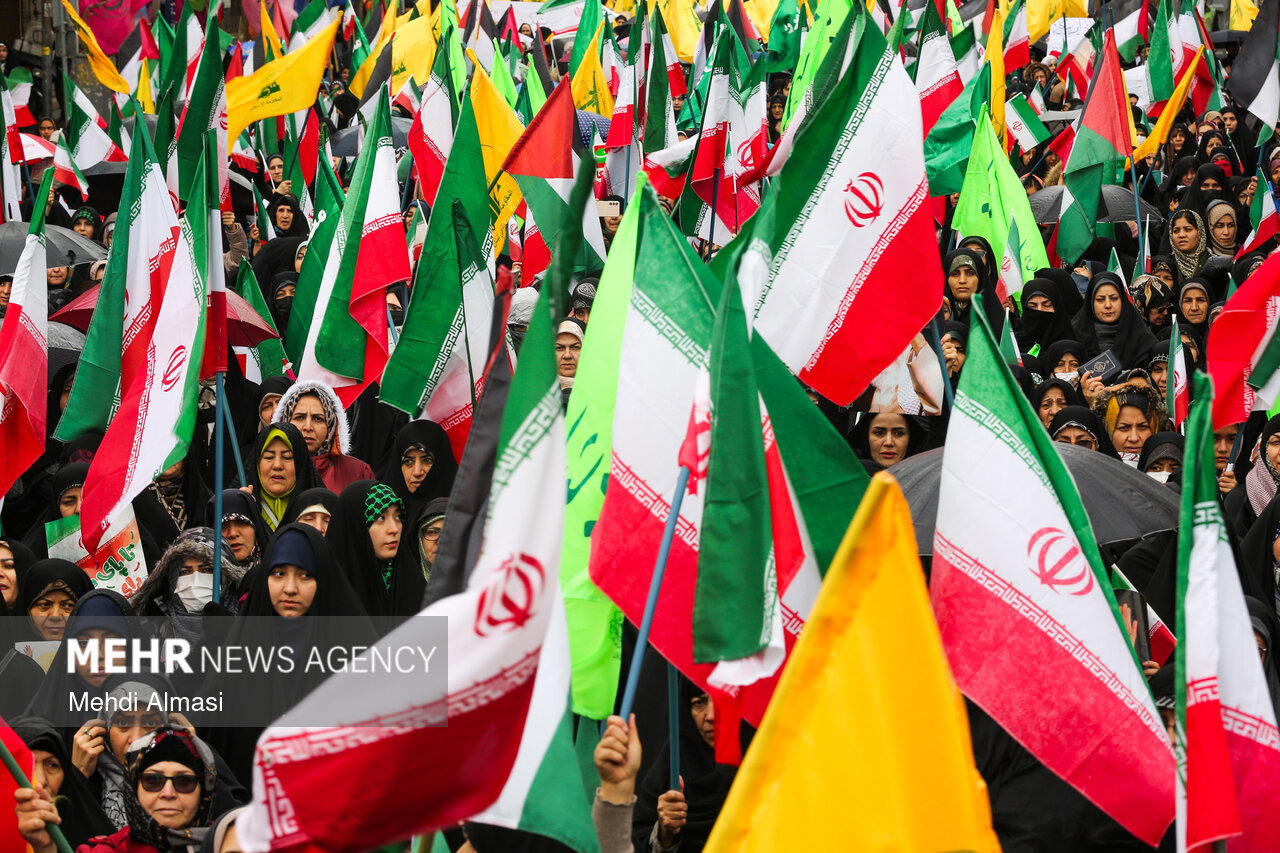 رژه تراکتورها در سمنگان علیا به مناسبت ۲۲ بهمن