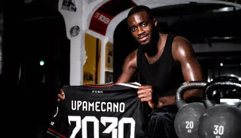 اوپامکانو با بایرن تمدید کرد