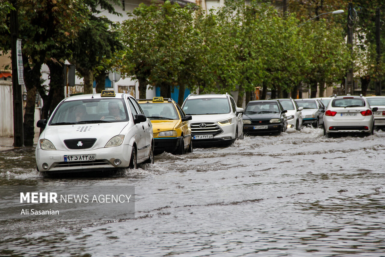 بارش باران و آبگرفتگی معابر در سنندج