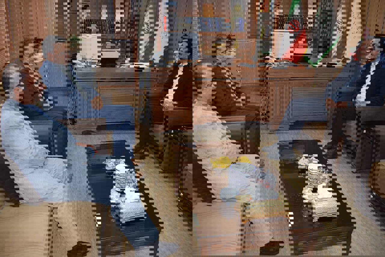 حیدری: پیگیری مشکلات خانواده‌های شهدا وظیفه همه دستگاه‌ها است