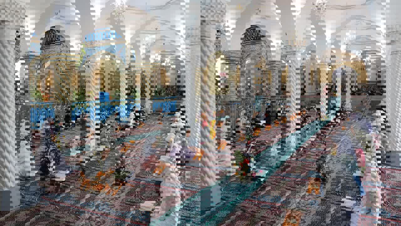 آغاز محافل جزخوانی قرآن در مسجد جامع سنندج؛طنین نوای وحی در ماه رمضان