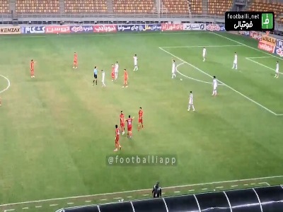 خوشحالی بازیکنان و کادرفنی فولاد بعد از گل اول این تیم مقابل ذوب آهن