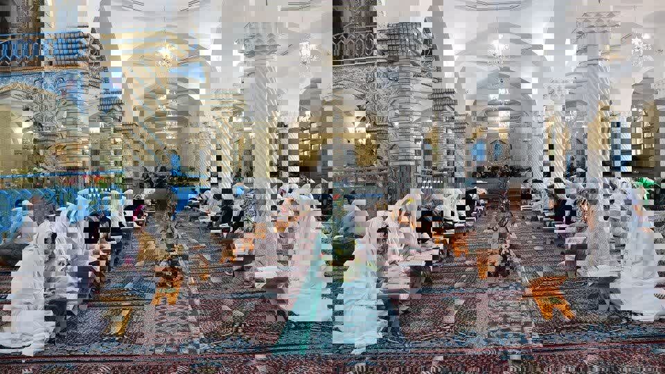 رمضان در کردستان با محوریت «زندگی با آیه‌ها»؛ عطر معنویت در مساجد