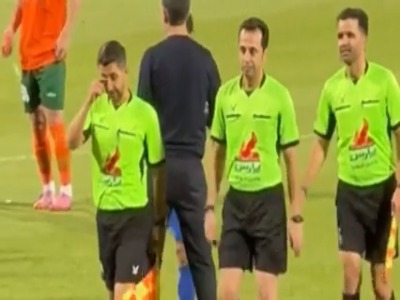 خوش و بش جباری با آبی پوشان پس از شکست