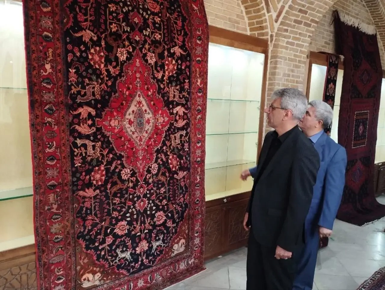 بازدید سخنگوی وزارت خارجه از کارگاه مجسمه‌سازی، و موزه سنندج