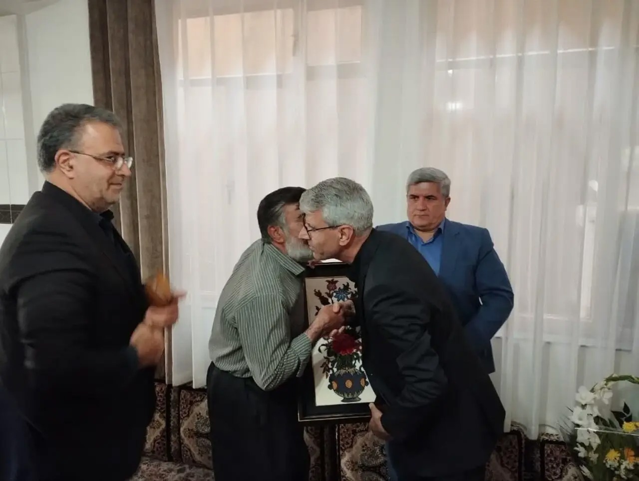 سخنگوی وزارت خارجه به دیدار خانواده شهید مرزبانی کردستان رفت