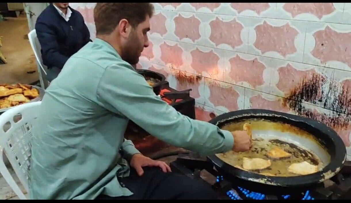 پخت ۶ هزار قرص نان روغنی توسط جوانان کردستانی به مناسبت عید غدیر