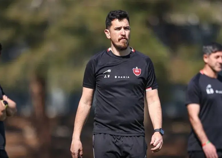 مربی پرسپولیس در عمان گرفتار شد!