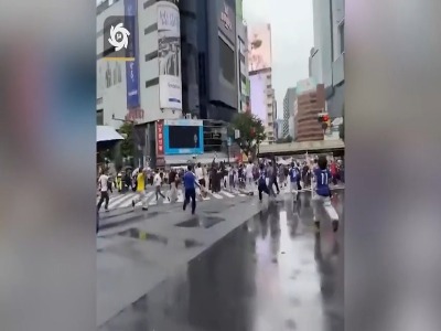 ژاپنی ها حتی در خیابان هم منظم خوشحالی می‌کنند!