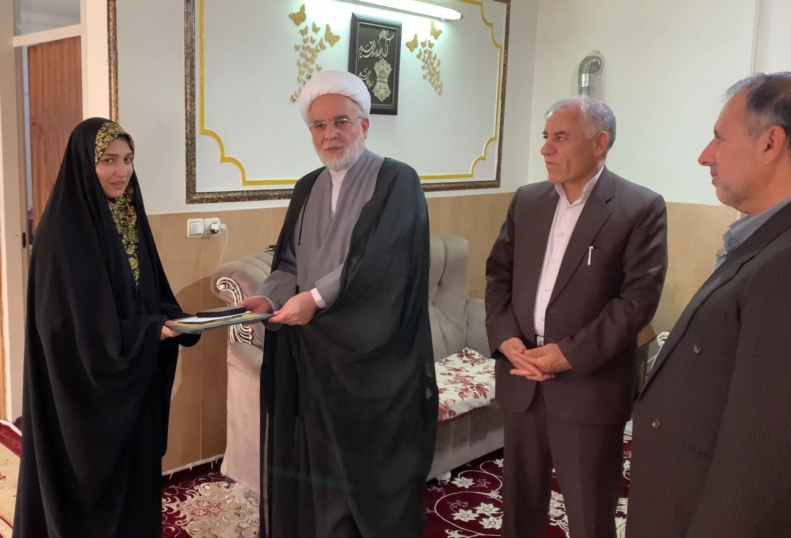 خانواده‌های شهدا پرچمداران ترویج فرهنگ ایثار و مقاومت هستند