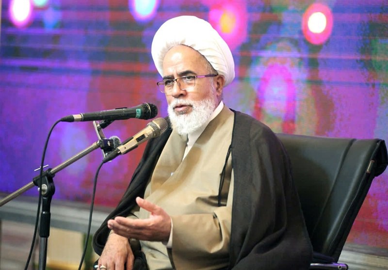 انتقاد امام جمعه کرمانشاه از عادی‌سازی برخی ناهنجاری‌ها