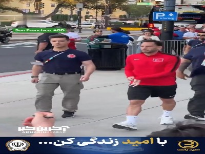 هاکان چالهان‌اوغلو مهاجم ترکیه و تیم اینتر در سانفرانسیکو در کنار هواداران تیم