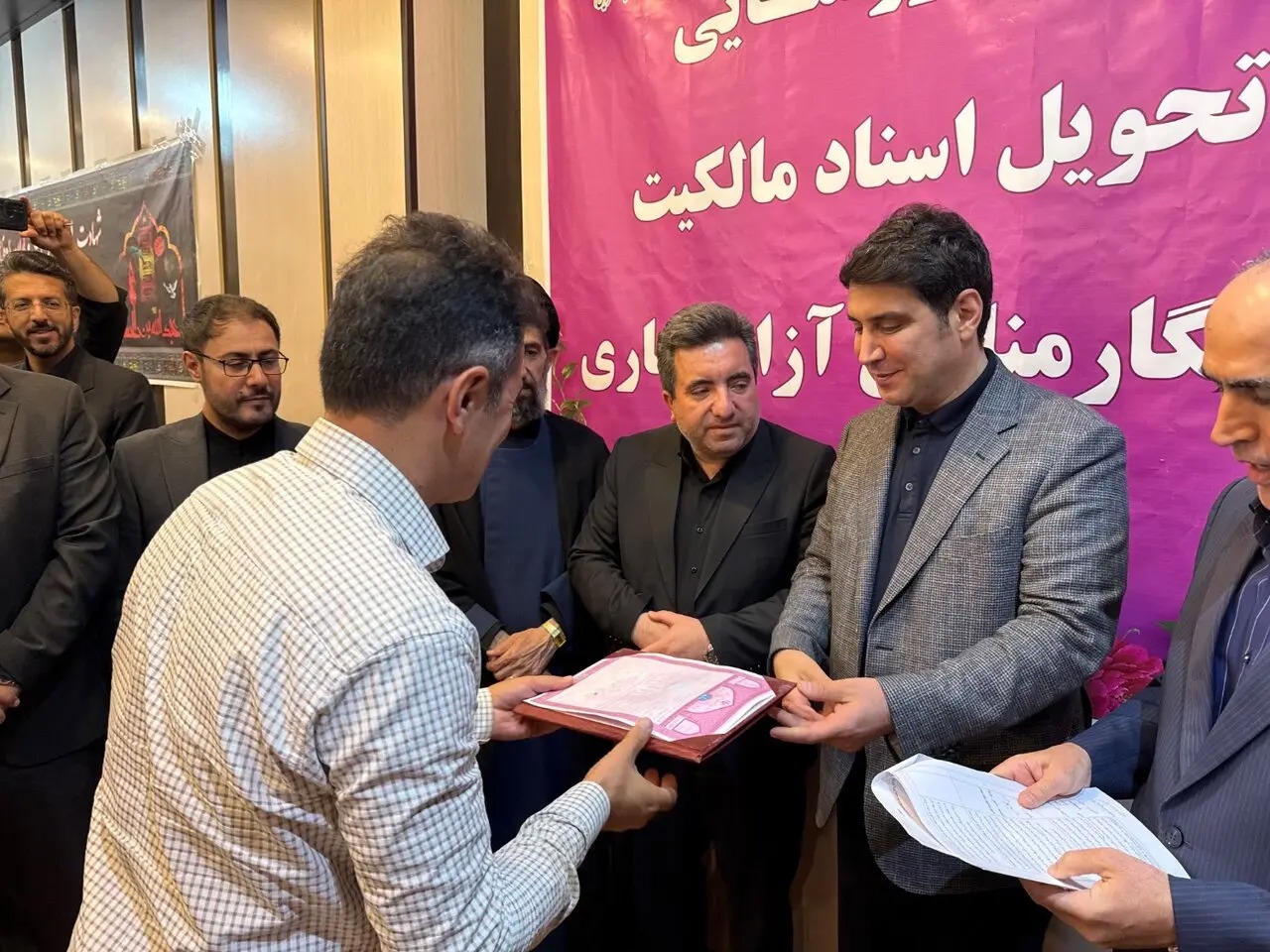 تحویل اسناد مالکیت منطقه آزاد تجاری ـ صنعتی بانه ـ مریوان