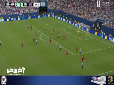 ضربه سر بازیکن اروگوئه با اختلاف از بالای دروازه به بیرون رفت