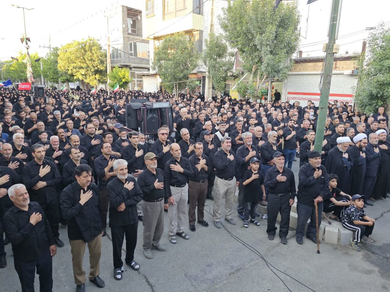 برگزاری اجتماع بزرگ عزاداران حسینی در شهر سریش‌آباد