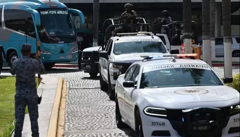 اسکورت تیم ملی ایران با خودروهای زرهی!
