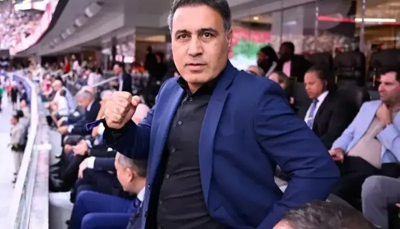 یک ایرانی، همیشه در کنار رییس فیفا!