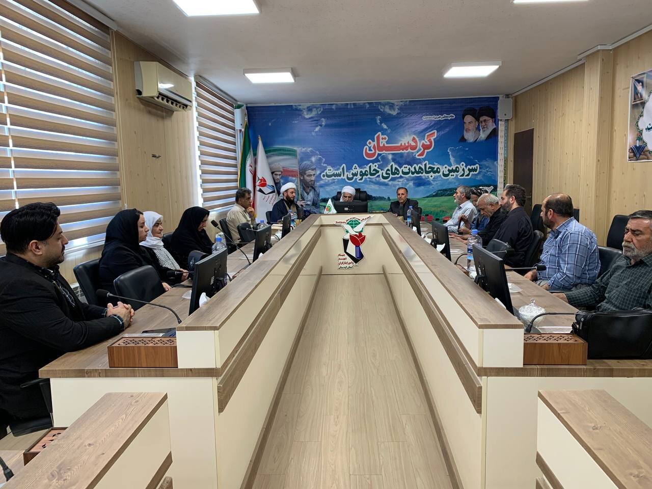 شهیدی: رسیدگی به مطالبات خانواده شهدای جنگ رمضان اولویت‌ بنیاد است