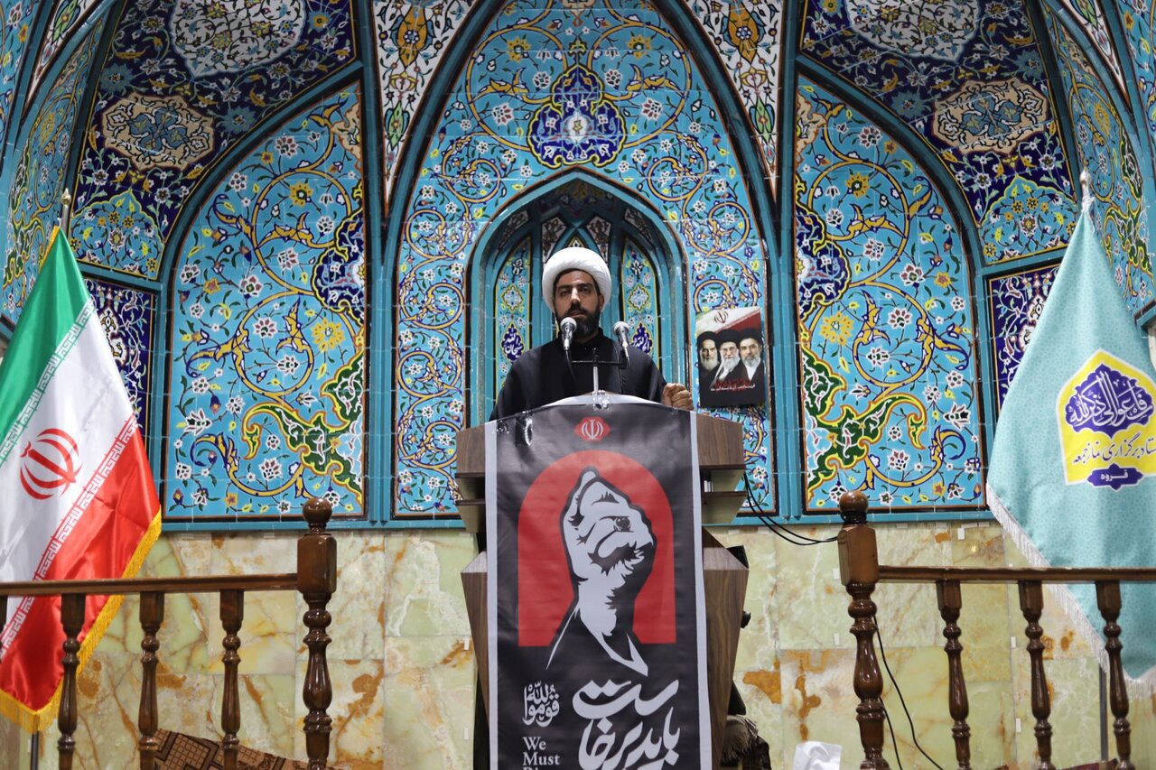 امام جمعه قروه: وحدت مردم مهم‌ترین سد در برابر توطئه دشمنان است
