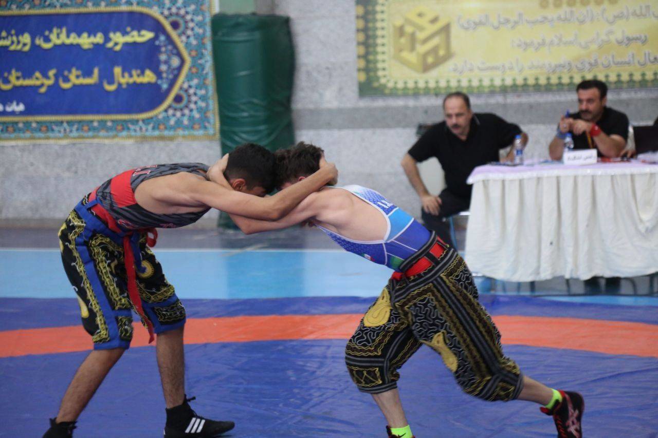 برگزاری رقابت‌های کشتی پهلوانی نوجوانان در سنندج