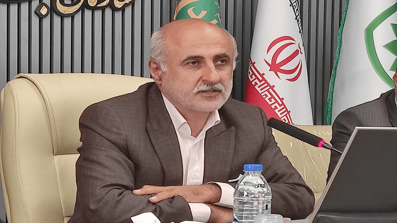 اجرای عملیات مبارزه با علف‌های هرز در مزارع استان