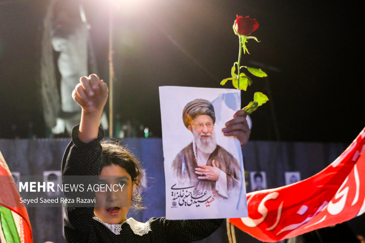 شعارهای ضد استکباری در اجتماع «نحن منتقمون» کرمانشاه طنین‌انداز شد