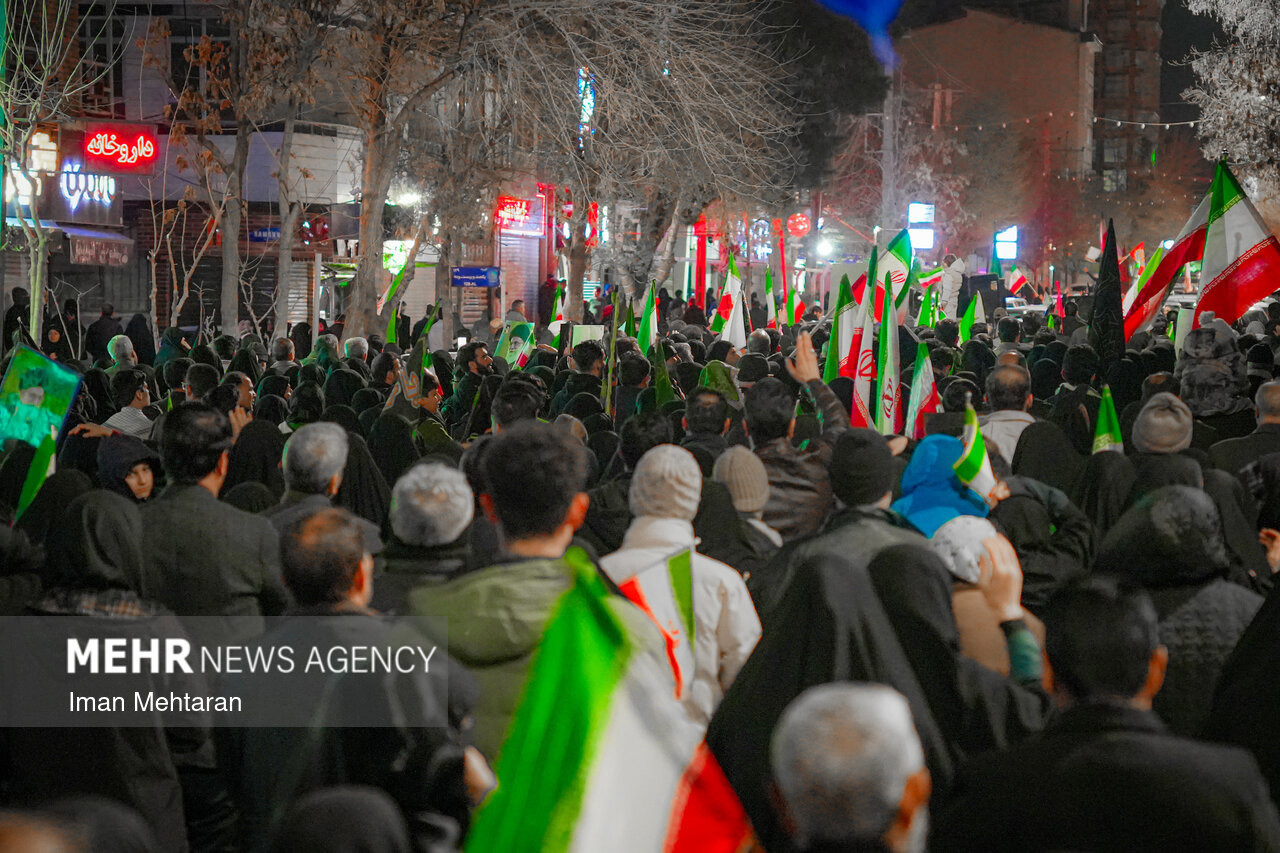 خونخواهی رهبر شهید با نوای محسن محمدی‌پناه در اجتماع کرمانشاه