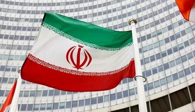 طعنه سفارت ایران در غنا به آمریکایی‌ها؛ فقط یکی از ناوهای‌شان را از تنگه هرمز عبور دهند